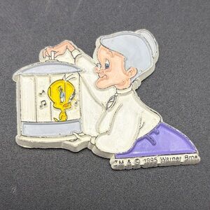1995 Magnetic Collectibles Inc. Warner Bros Looney Tunes Tweety & Granny Magnet